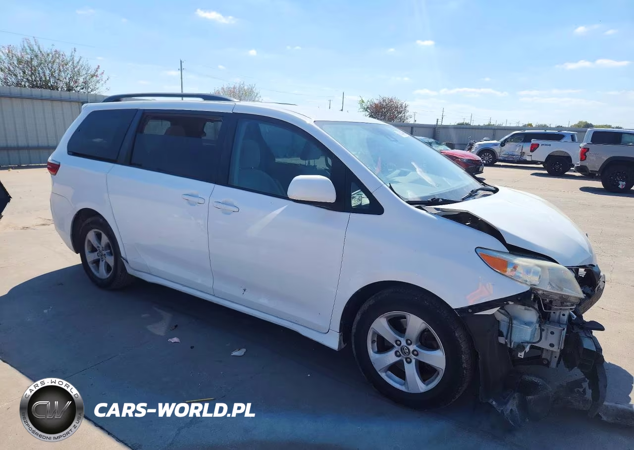 2018 Toyota Sienna Le VIN:5TDKZ3DC2JS950265 - 4