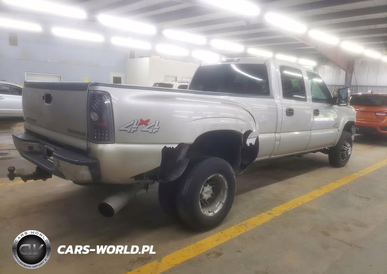 2005 Chevrolet Silverado K3500 VIN:1GCJK33215F809640 - 3
