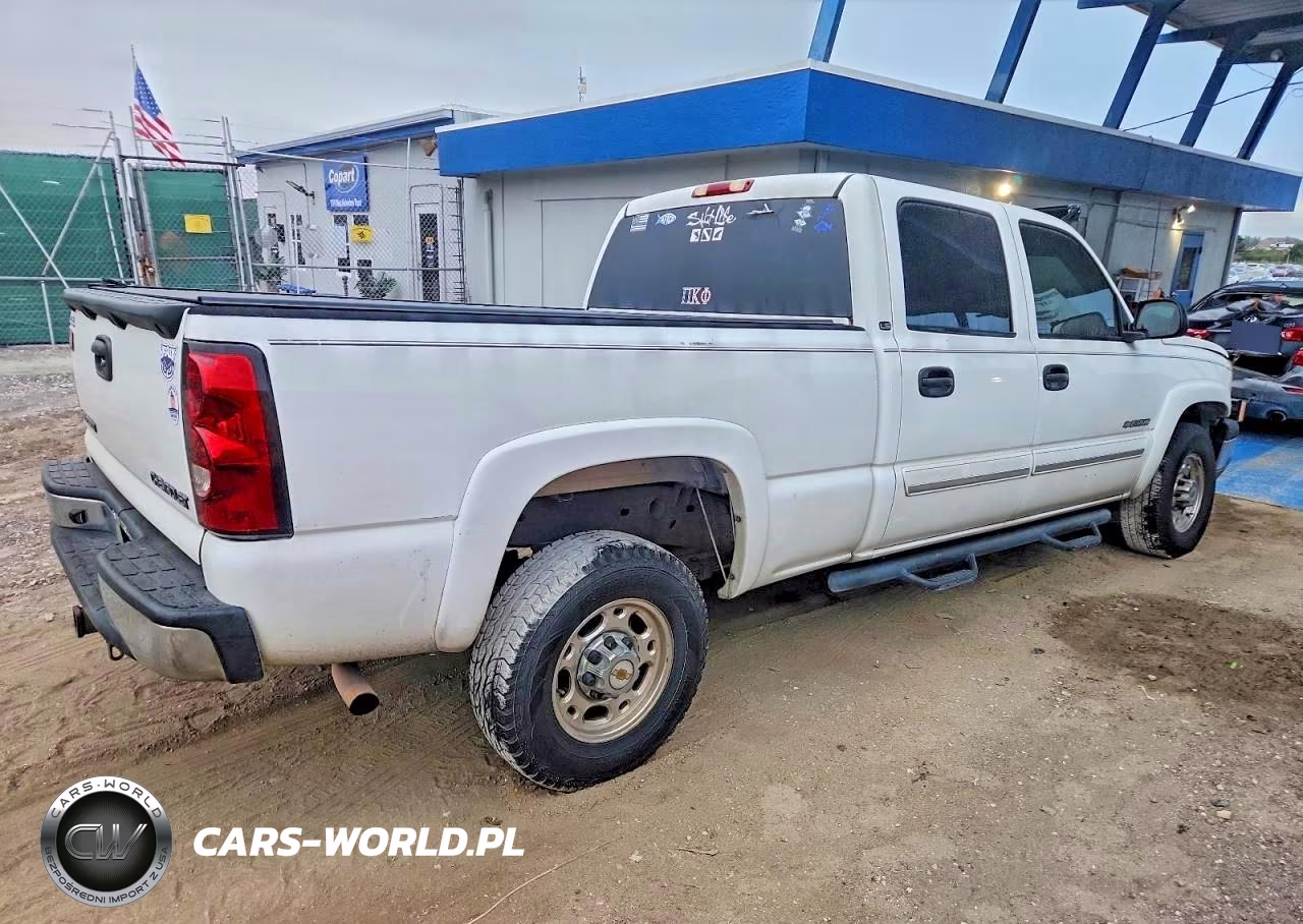 2003 Chevrolet Silverado C1500 Heavy Duty VIN:1GCGC13U83F152197 - 3