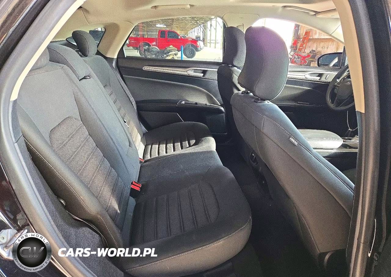 2019 Ford Fusion Se VIN:3FA6P0LU5KR180105 - 10