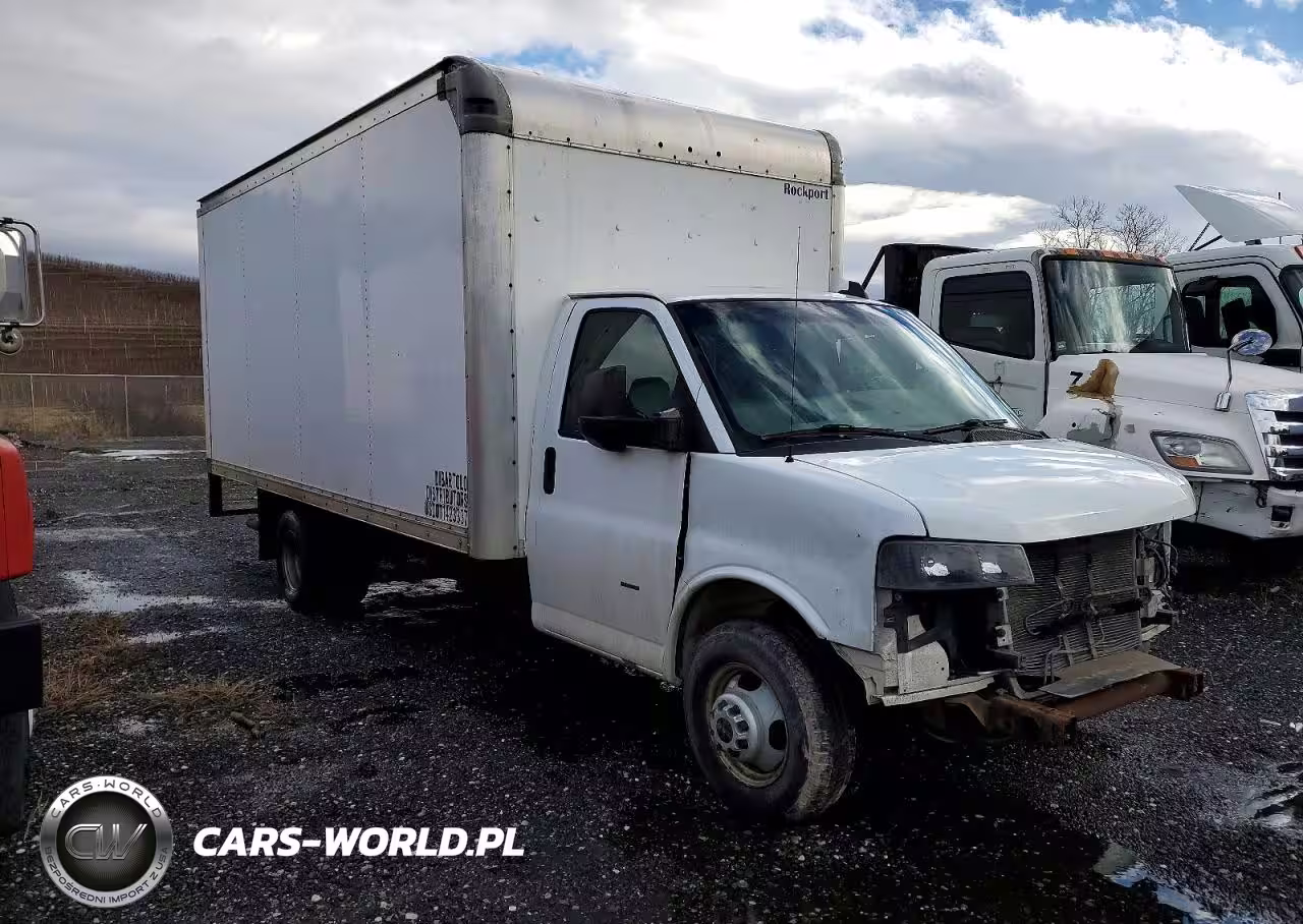 2018 GMC Savana Box Truck