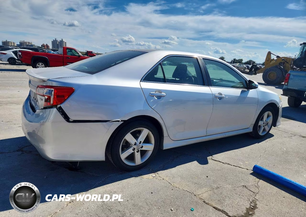 2014 Toyota Camry Se VIN:4T1BF1FK3EU860766 - 3