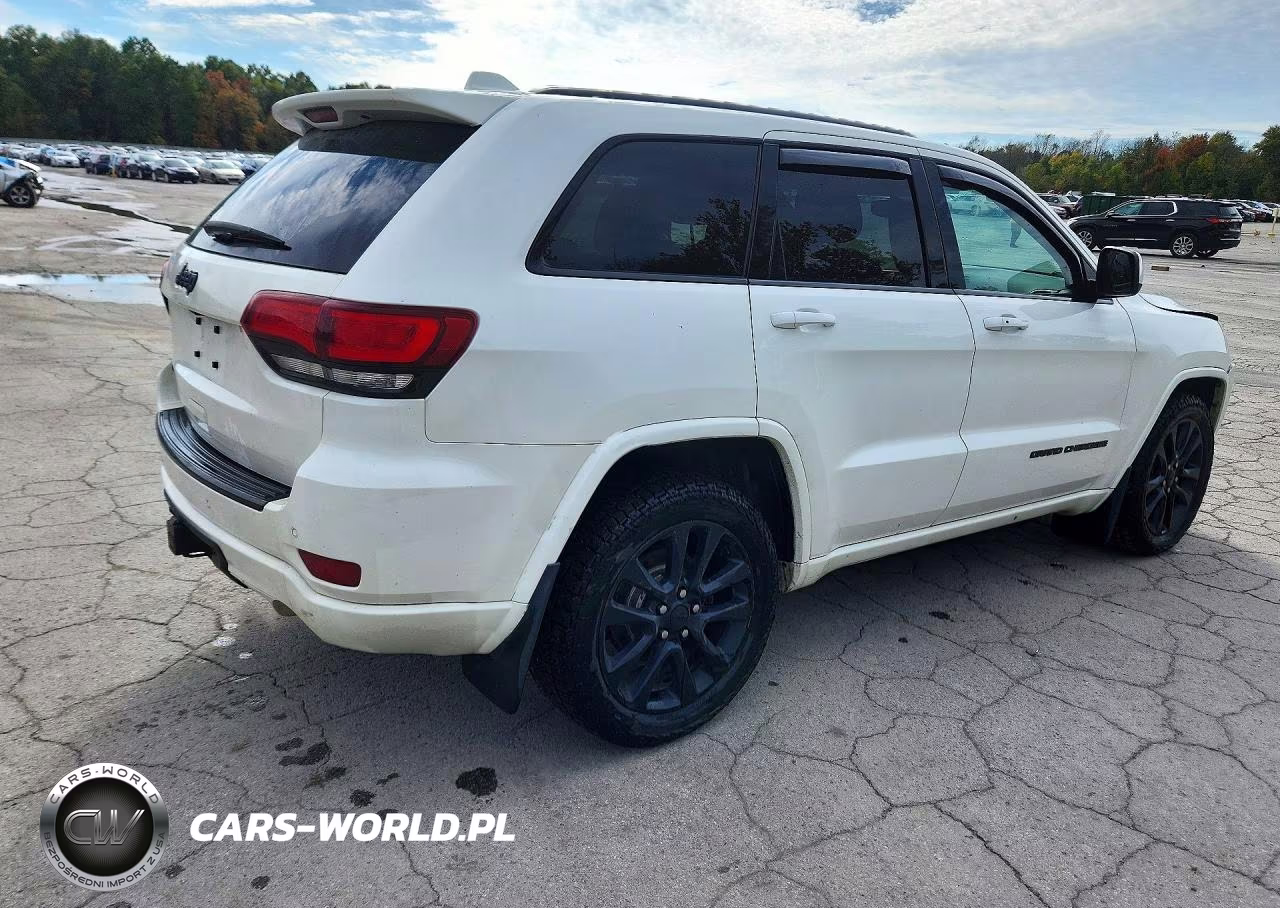 2017 Jeep Grand Cherokee Laredo VIN:1C4RJFAG0HC911099 - 3