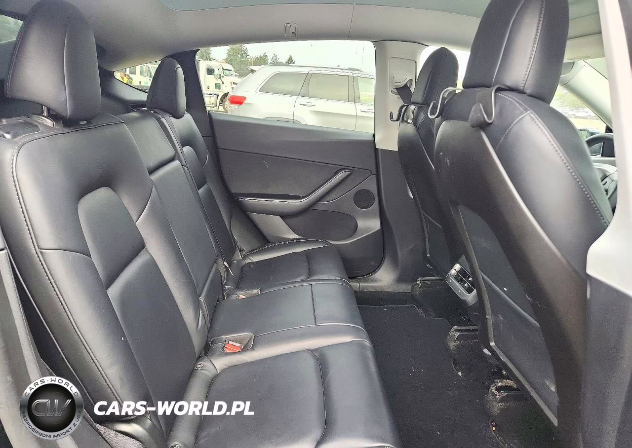2020 Tesla Model Y VIN:5YJYGDEE0LF031426 - 11