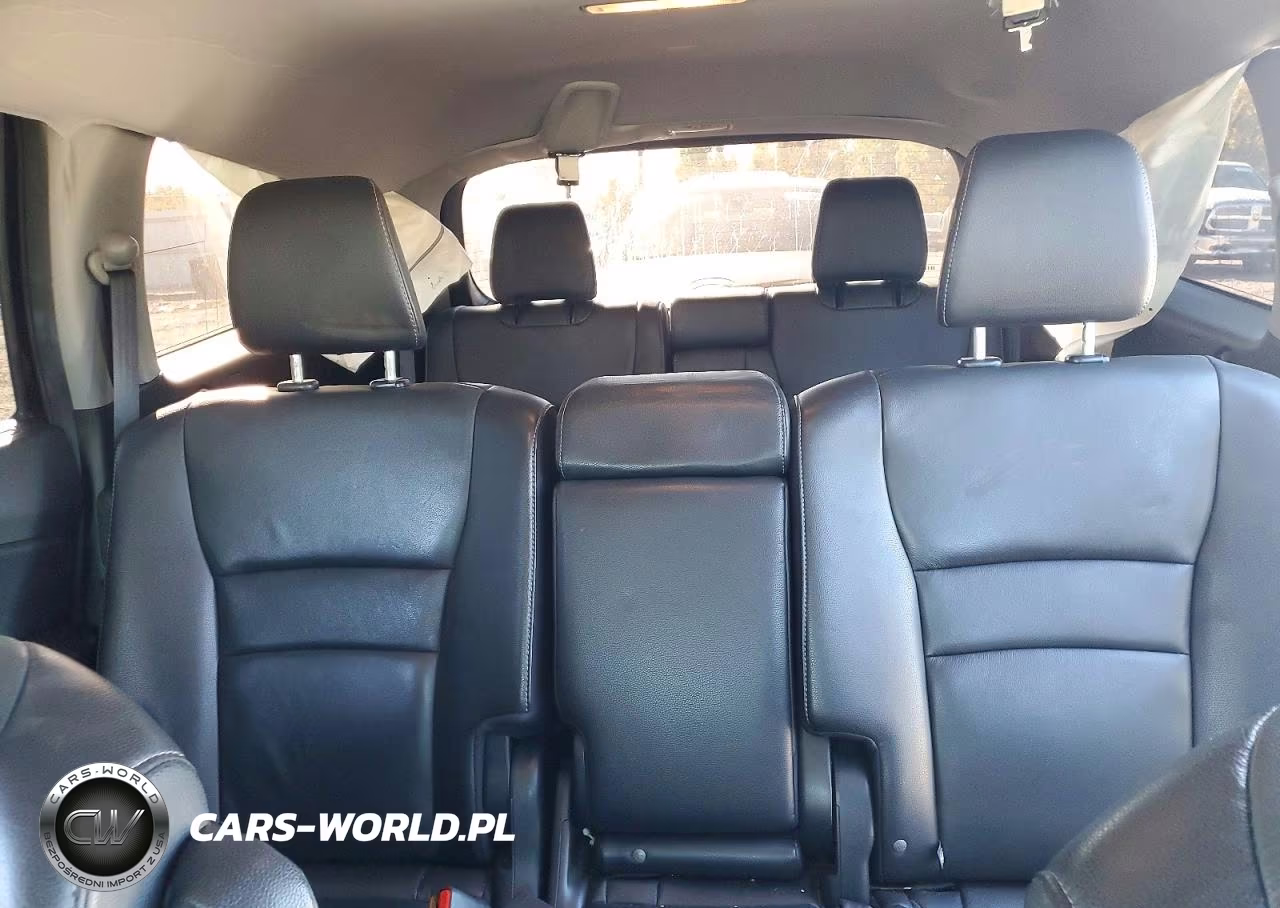 2018 Honda Pilot Touring VIN:5FNYF6H96JB012695 - 10