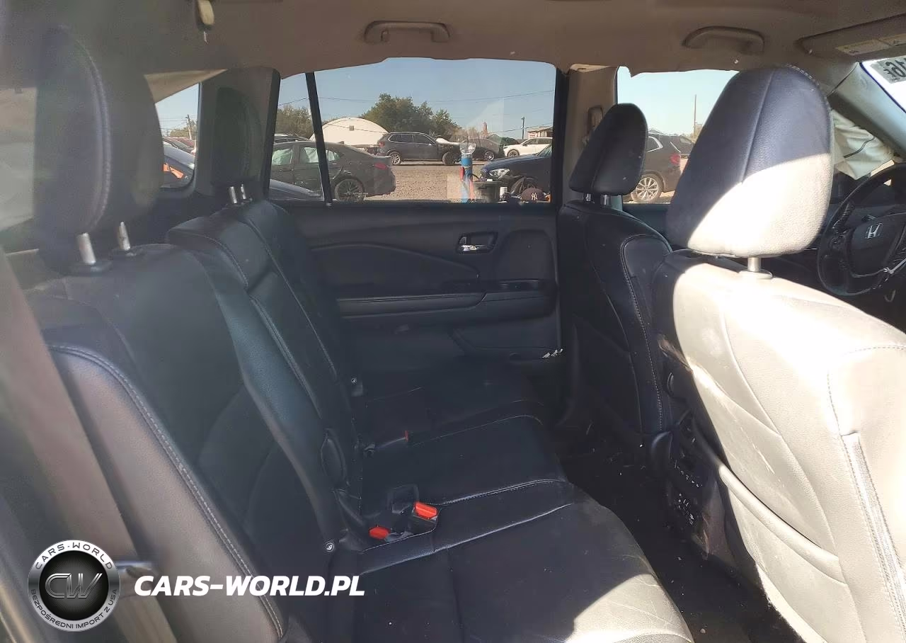 2018 Honda Pilot Touring VIN:5FNYF6H96JB012695 - 11