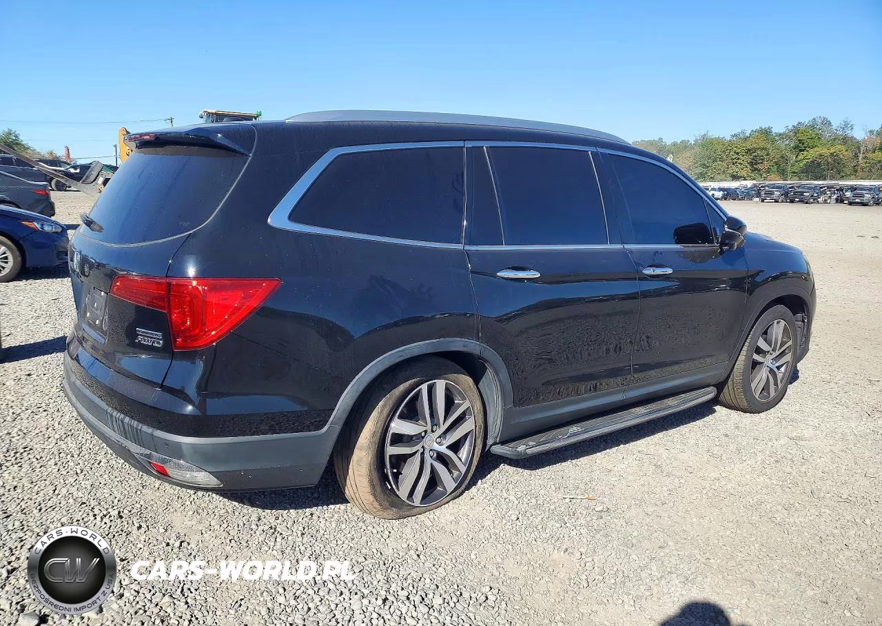 2018 Honda Pilot Touring VIN:5FNYF6H96JB012695 - 3
