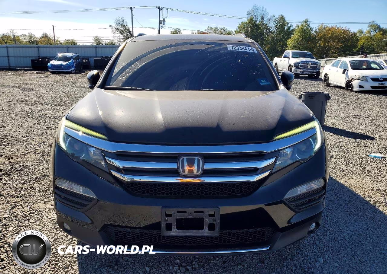 2018 Honda Pilot Touring VIN:5FNYF6H96JB012695 - 5
