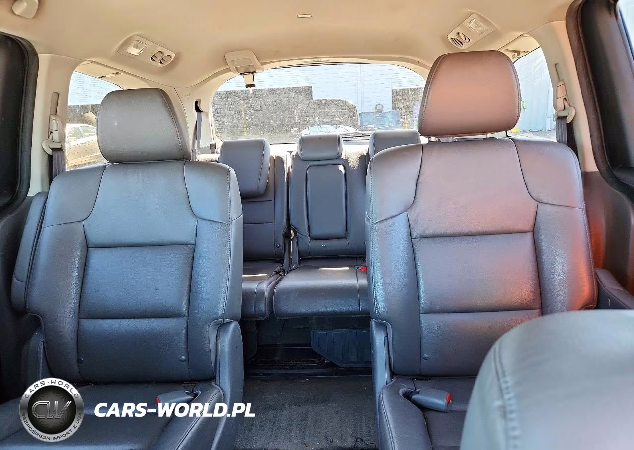 2016 Honda Odyssey Touring VIN:5FNRL5H91GB010322 - 10