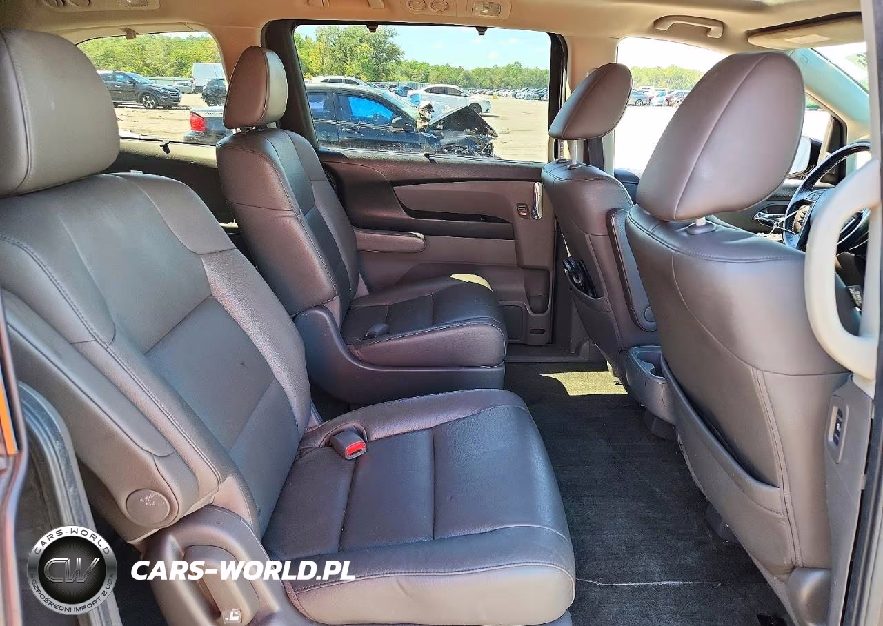 2016 Honda Odyssey Touring VIN:5FNRL5H91GB010322 - 11