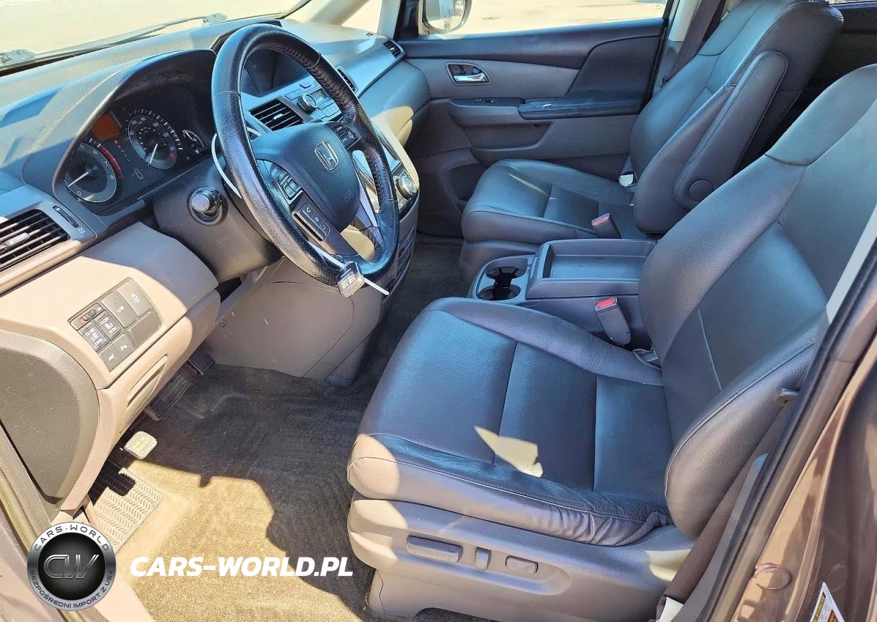 2016 Honda Odyssey Touring VIN:5FNRL5H91GB010322 - 7