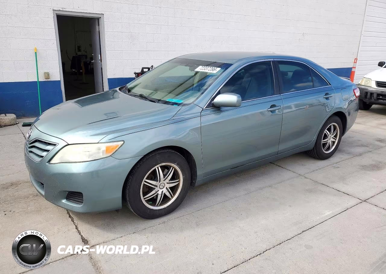 2011 Toyota Camry Le – zdjęcie 1 z 12