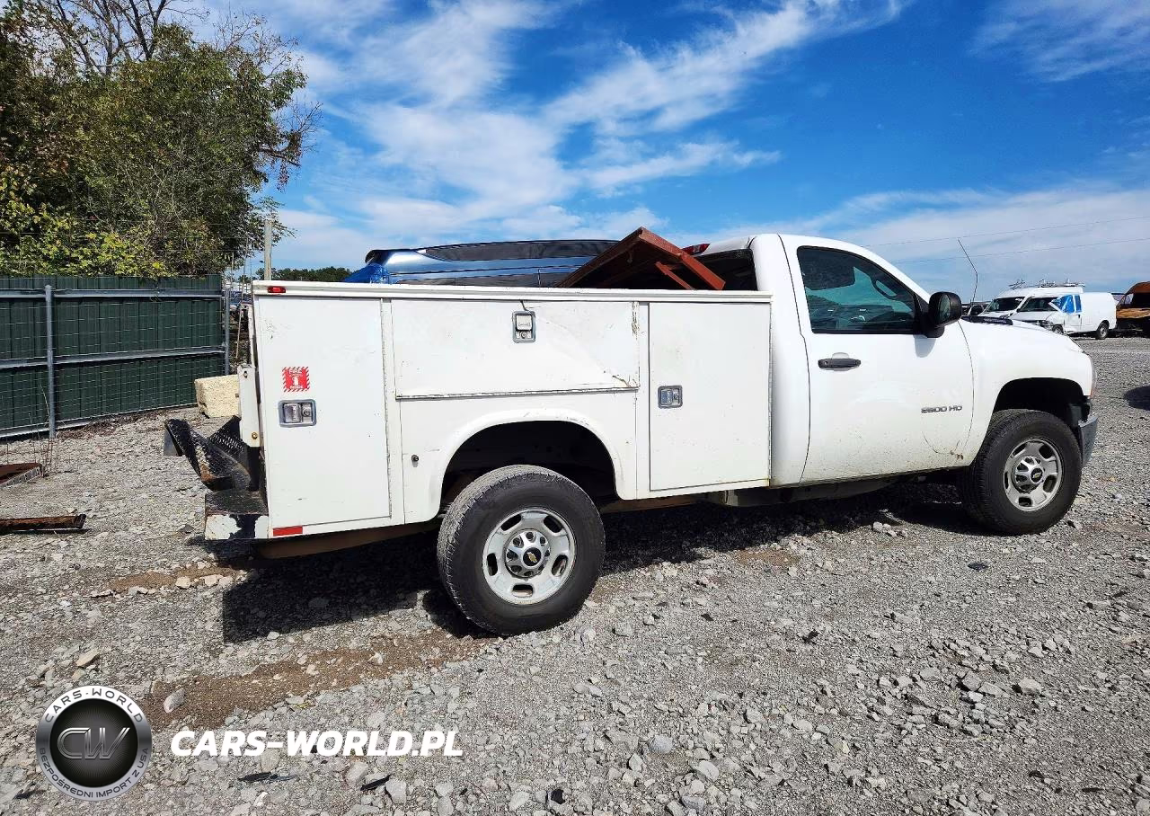 2014 Chevrolet Silverado C2500 Heavy Duty VIN:1GB0CVCG3EF109140 - 3