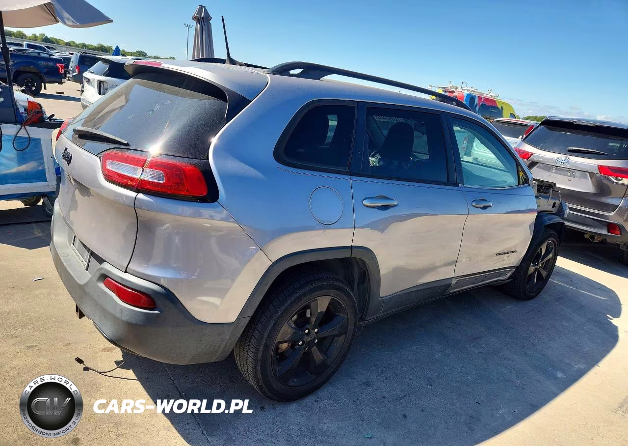 2018 Jeep Cherokee Latitude VIN:1C4PJLCB3JD510038 - 3