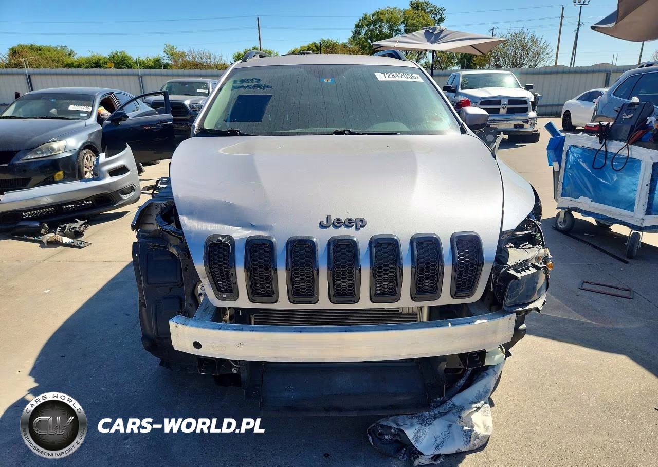 2018 Jeep Cherokee Latitude VIN:1C4PJLCB3JD510038 - 5