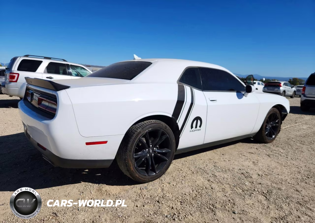 2018 Dodge Challenger Sxt VIN:2C3CDZAG9JH251893 - 3