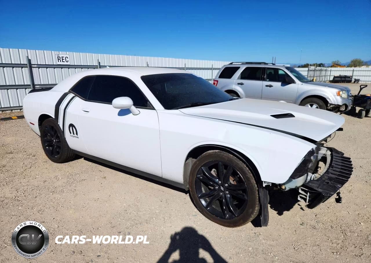 2018 Dodge Challenger Sxt VIN:2C3CDZAG9JH251893 - 4