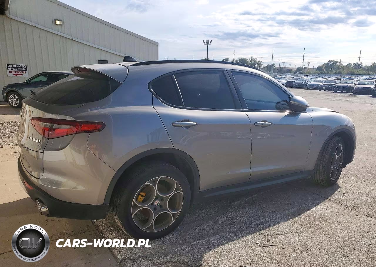 2018 Alfa Romeo Stelvio Ti Sport VIN:ZASFAKNN1J7B97946 - 3