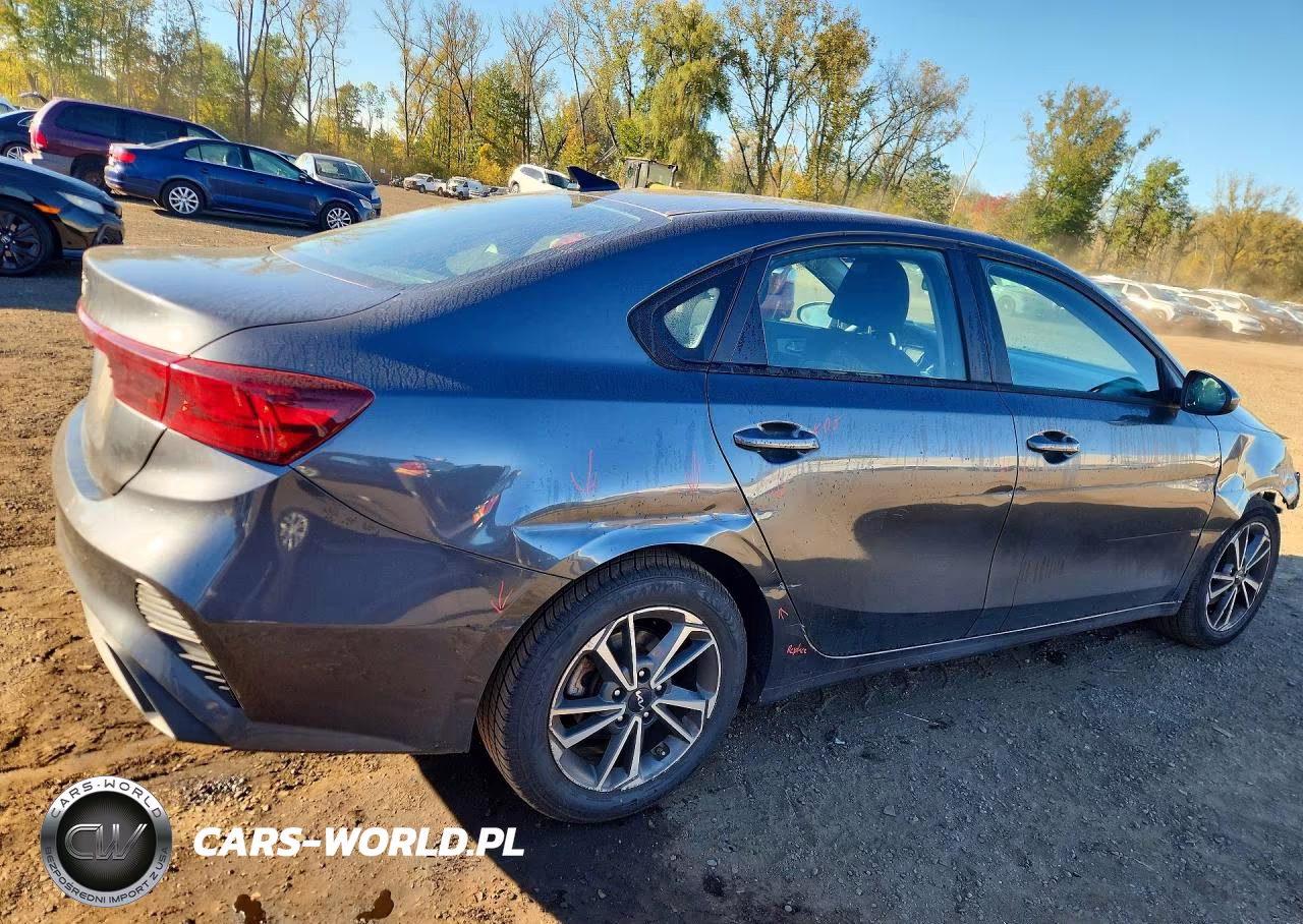 2023 Kia Forte Lxs VIN:3KPF24AD4PE579007 - 3