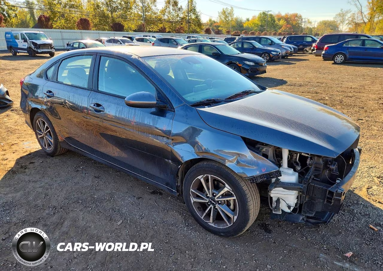 2023 Kia Forte Lxs VIN:3KPF24AD4PE579007 - 4