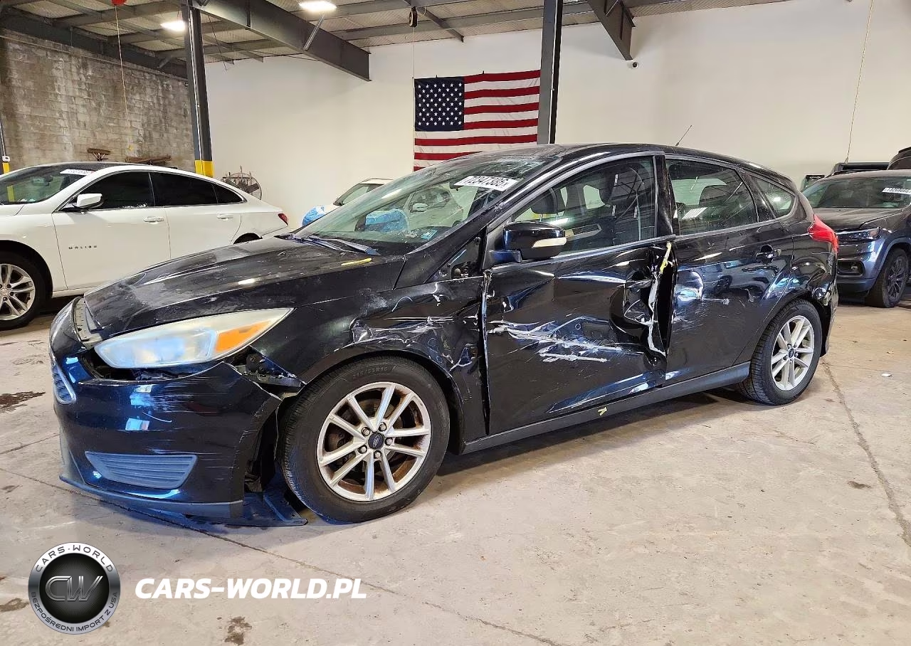 2015 Ford Focus Se VIN:1FADP3K21FL301158 - 1