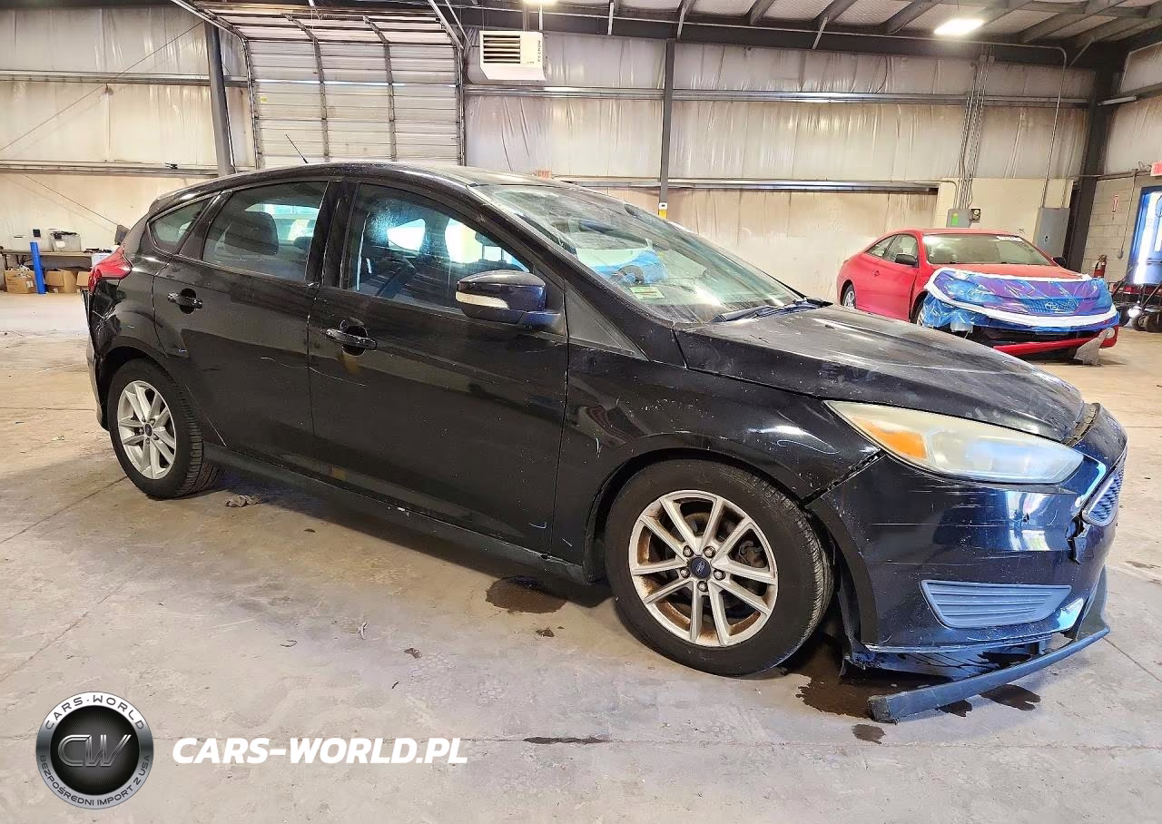 2015 Ford Focus Se VIN:1FADP3K21FL301158 - 4