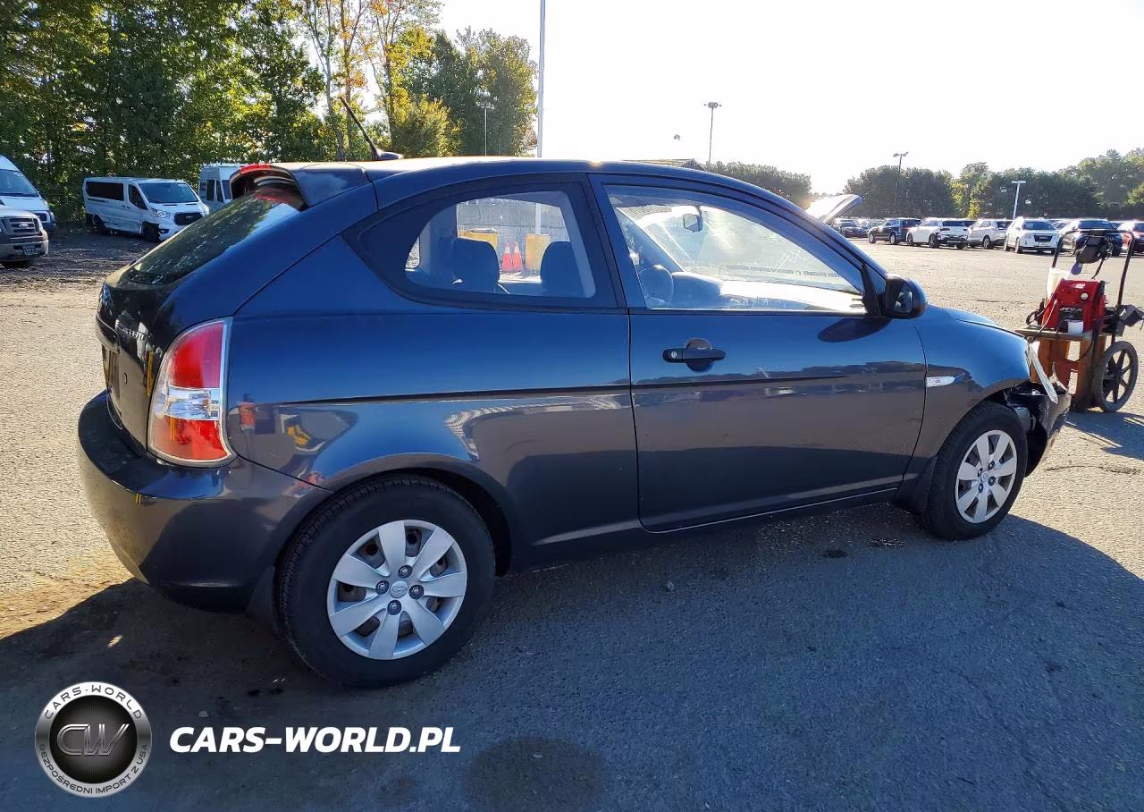 2009 Hyundai Accent Gs VIN:KMHCM36C69U113831 - 3