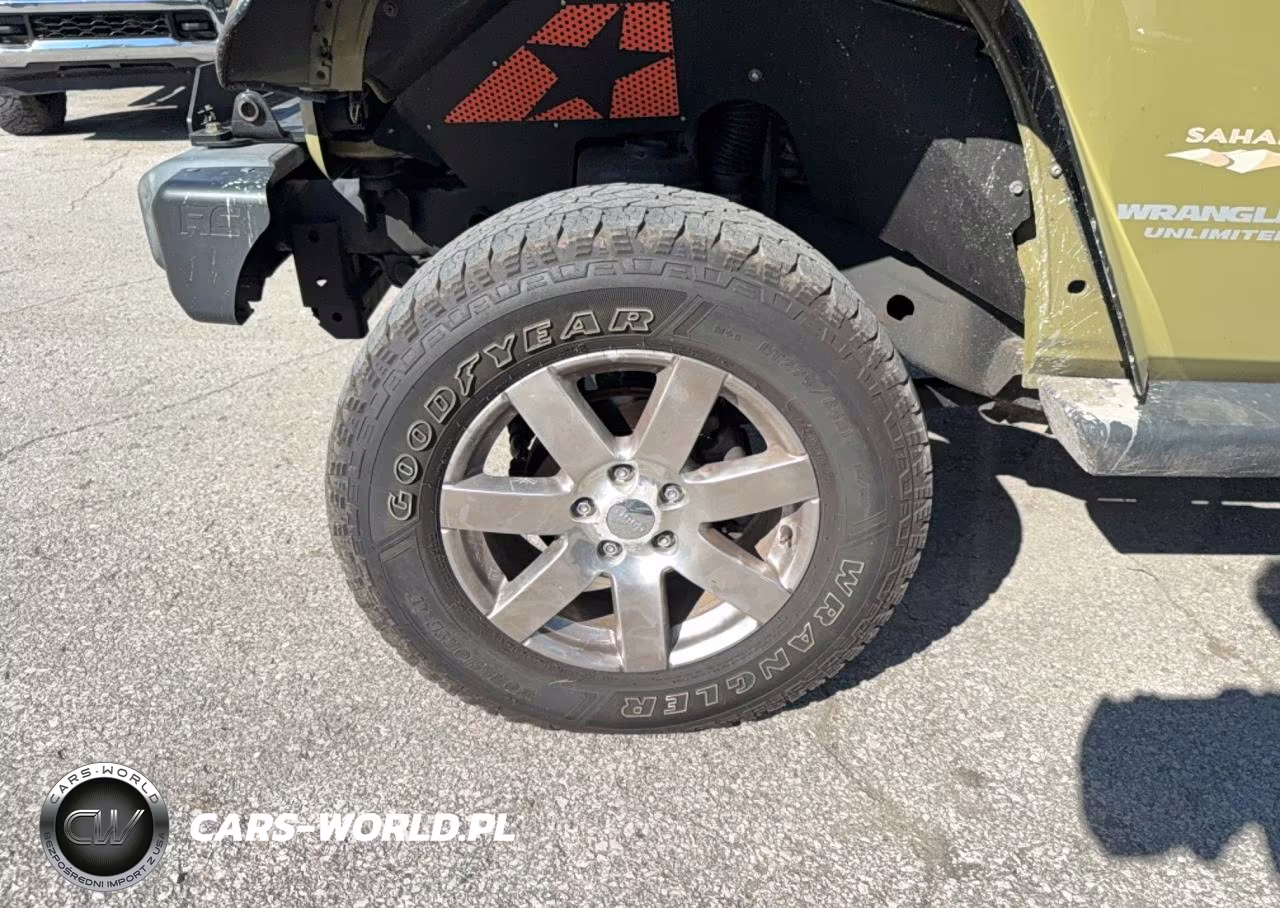 2013 Jeep Wrangler Unlimited Sahara VIN:1C4BJWEG3DL570142 - 11