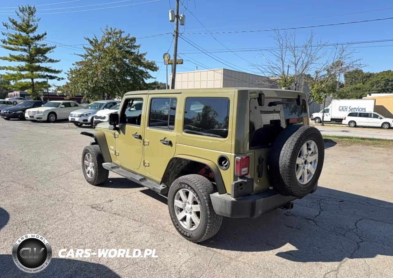 2013 Jeep Wrangler Unlimited Sahara VIN:1C4BJWEG3DL570142 - 3