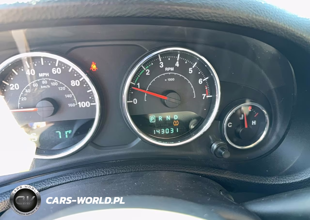 2013 Jeep Wrangler Unlimited Sahara VIN:1C4BJWEG3DL570142 - 8