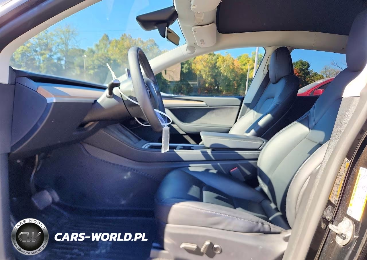 2024 Tesla Model Y VIN:7SAYGDEE0RA330553 - 7