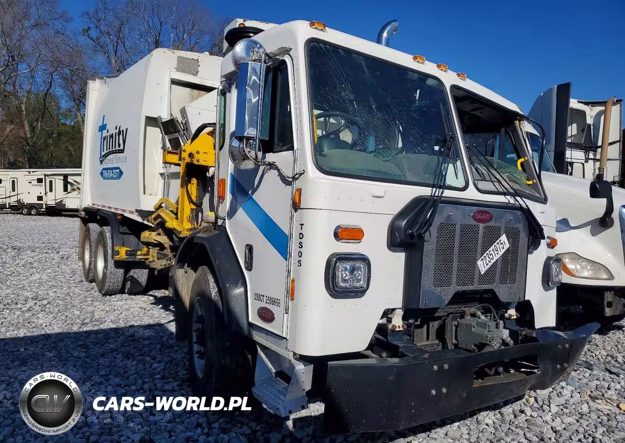 2022 Peterbilt 520 Refuse Truck
