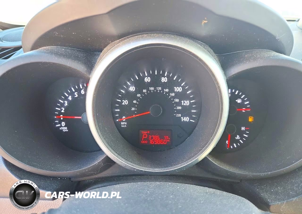 2013 Kia Soul + VIN:KNDJT2A66D7558247 - 9