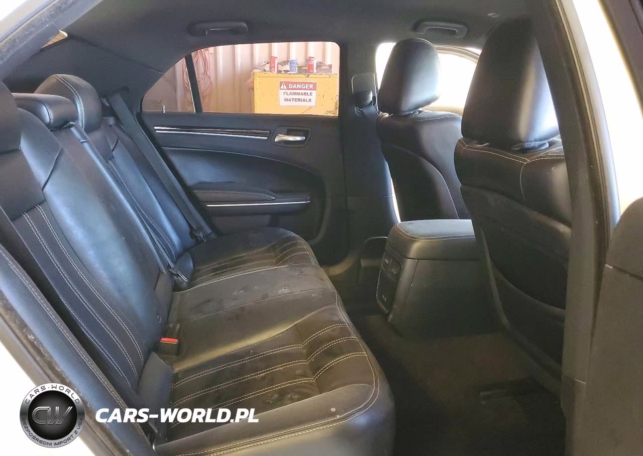 2019 Chrysler 300 S VIN:2C3CCABG5KH515325 - 10