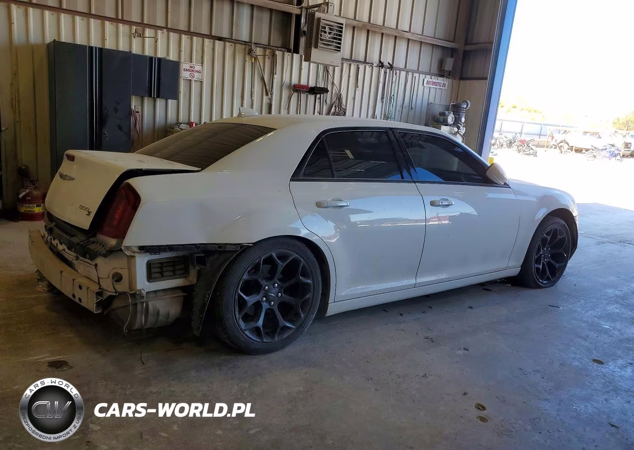 2019 Chrysler 300 S VIN:2C3CCABG5KH515325 - 3