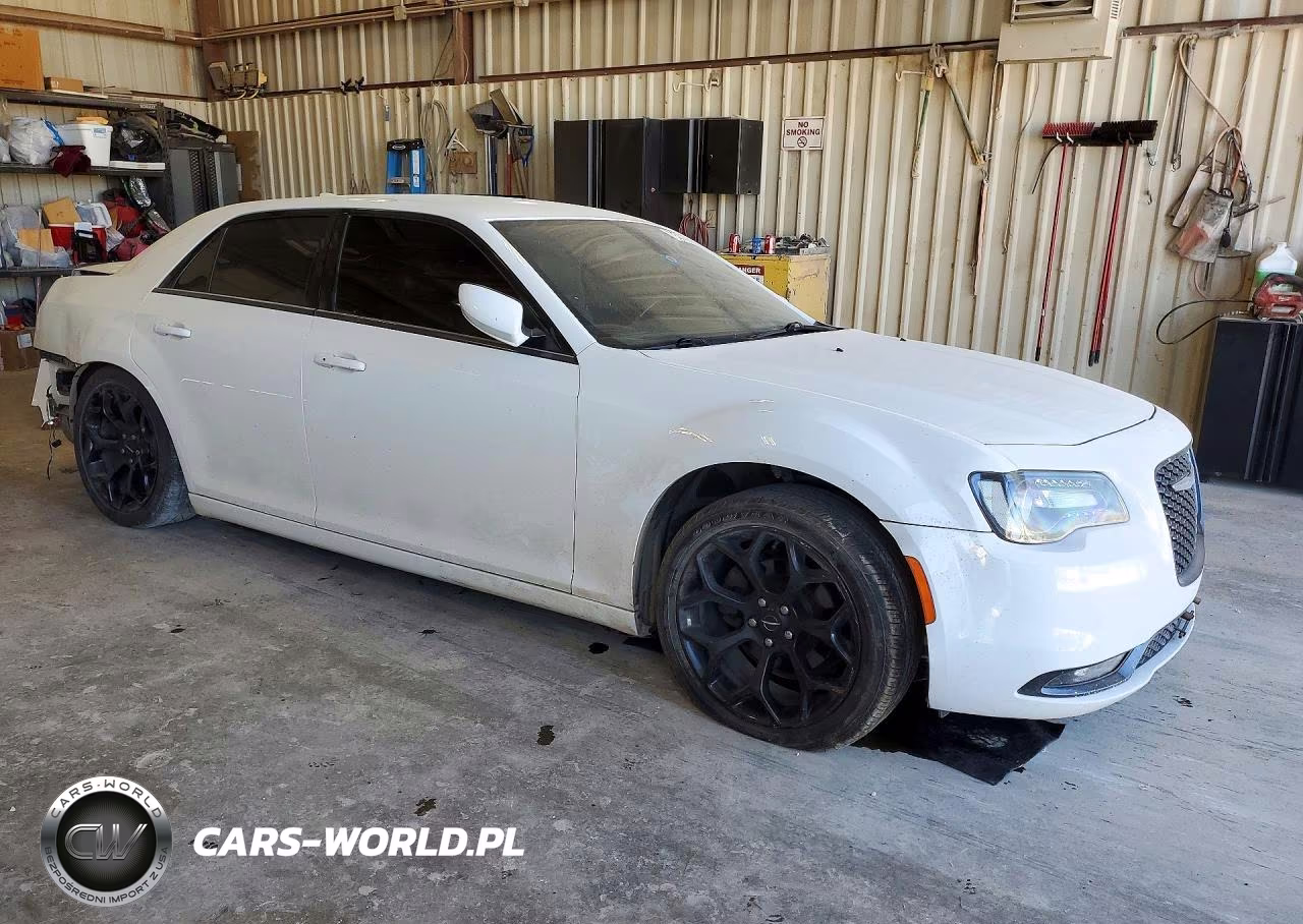 2019 Chrysler 300 S VIN:2C3CCABG5KH515325 - 4