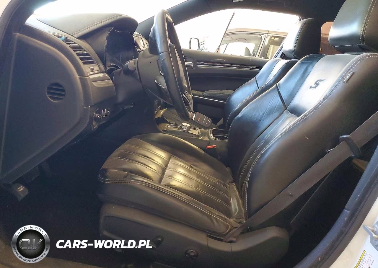2019 Chrysler 300 S VIN:2C3CCABG5KH515325 - 7