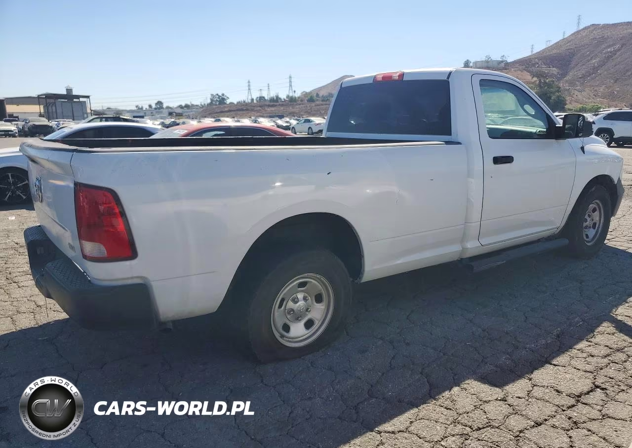2019 Ram 1500 Classic Tradesman VIN:3C6JR6DG0KG506289 - 3