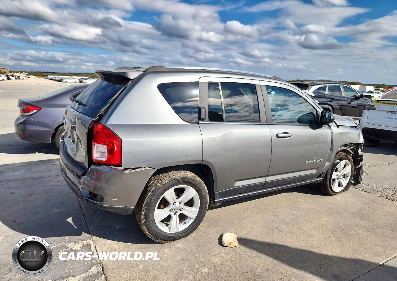 2012 Jeep Compass Latitude VIN:1C4NJDEB6CD658908 - 3