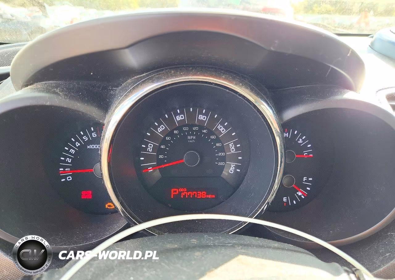 2011 Kia Soul + VIN:KNDJT2A22B7225084 - 9