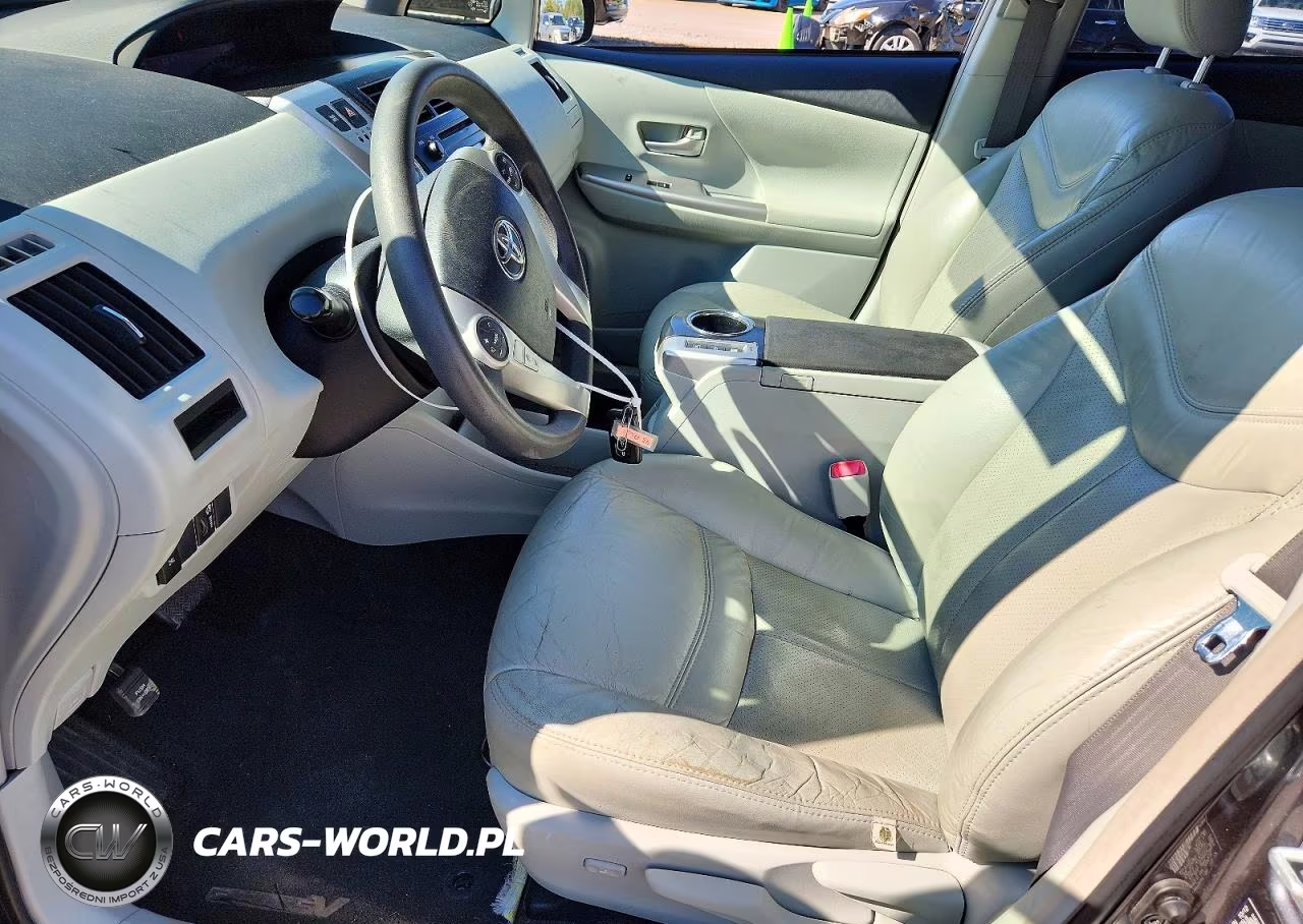 2013 Toyota Prius V Two VIN:JTDZN3EU9D3197387 - 7