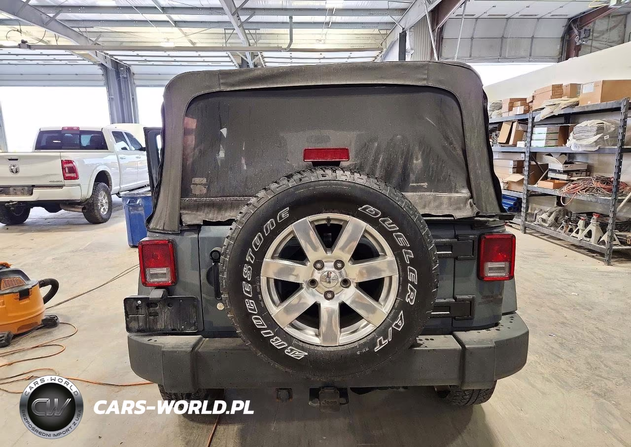 2015 Jeep Wrangler Unlimited Sport VIN:1C4BJWDG7FL612817 - 6