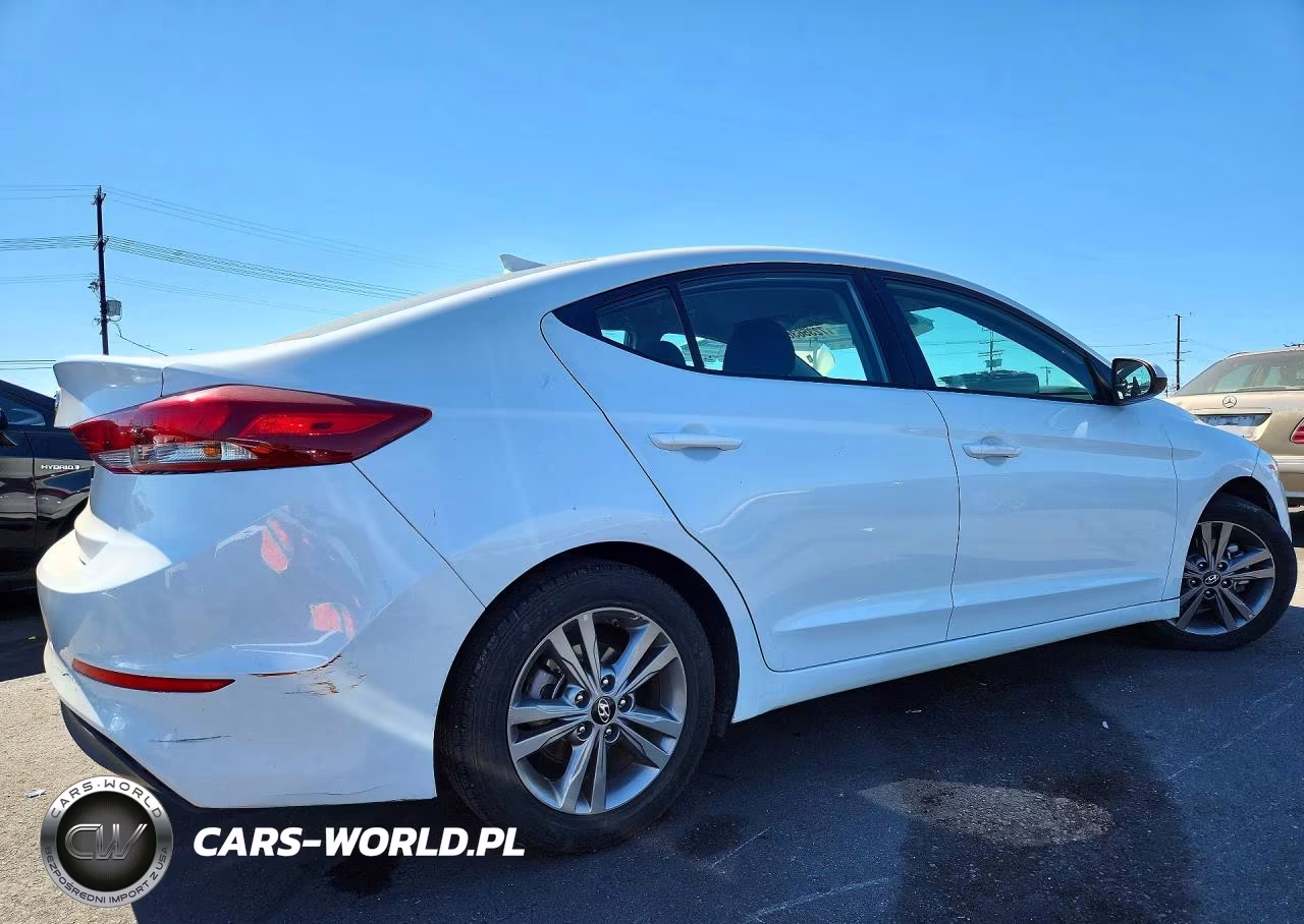2018 Hyundai Elantra Sel VIN:5NPD84LF4JH289938 - 3