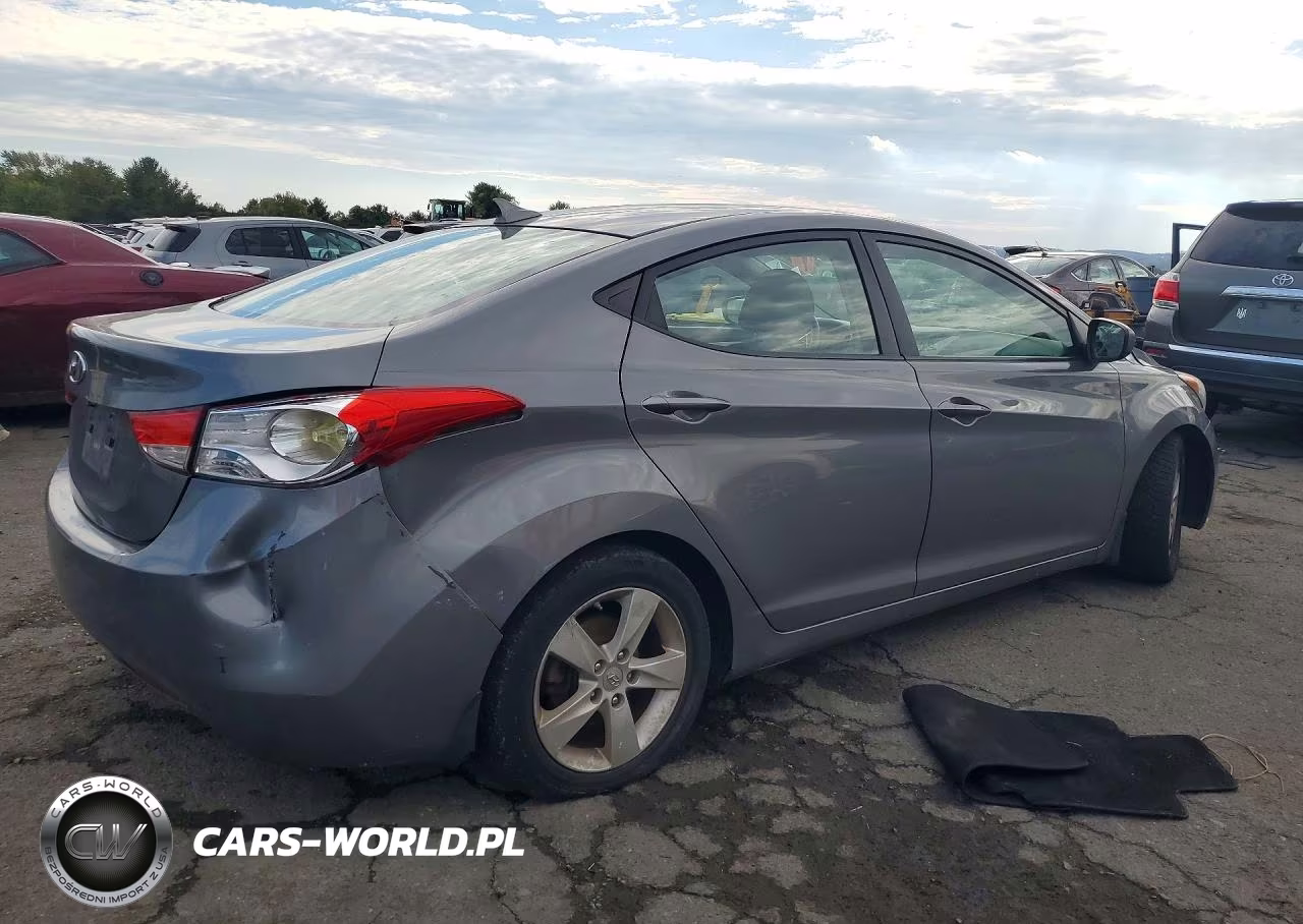 2013 Hyundai Elantra Gls VIN:5NPDH4AE5DH418932 - 3
