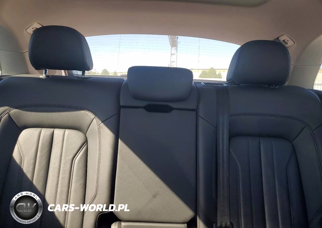 2018 Audi Q5 Premium Plus VIN:WA1BNAFY2J2220642 - 10