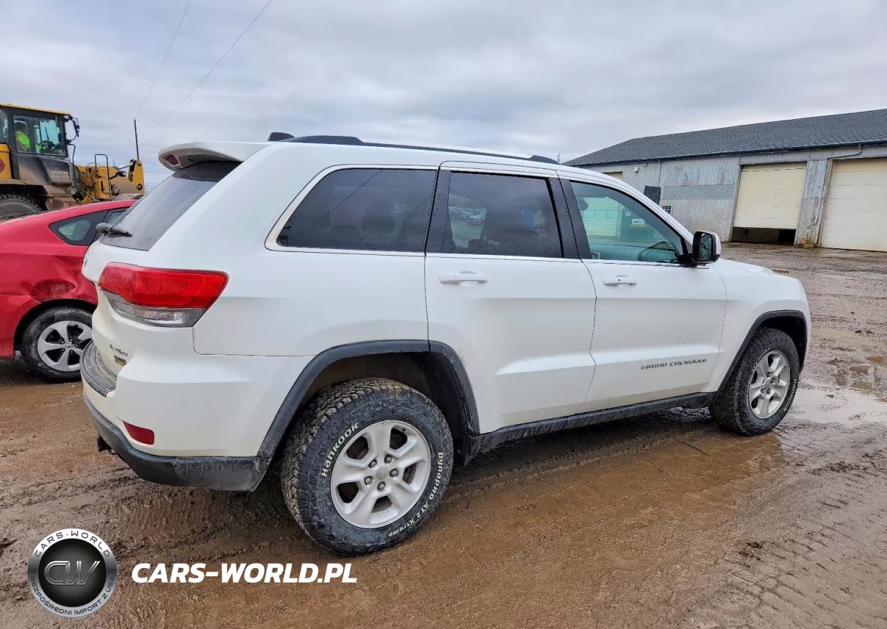 2015 Jeep Grand Cherokee Laredo VIN:1C4RJFAG8FC923918 - 3