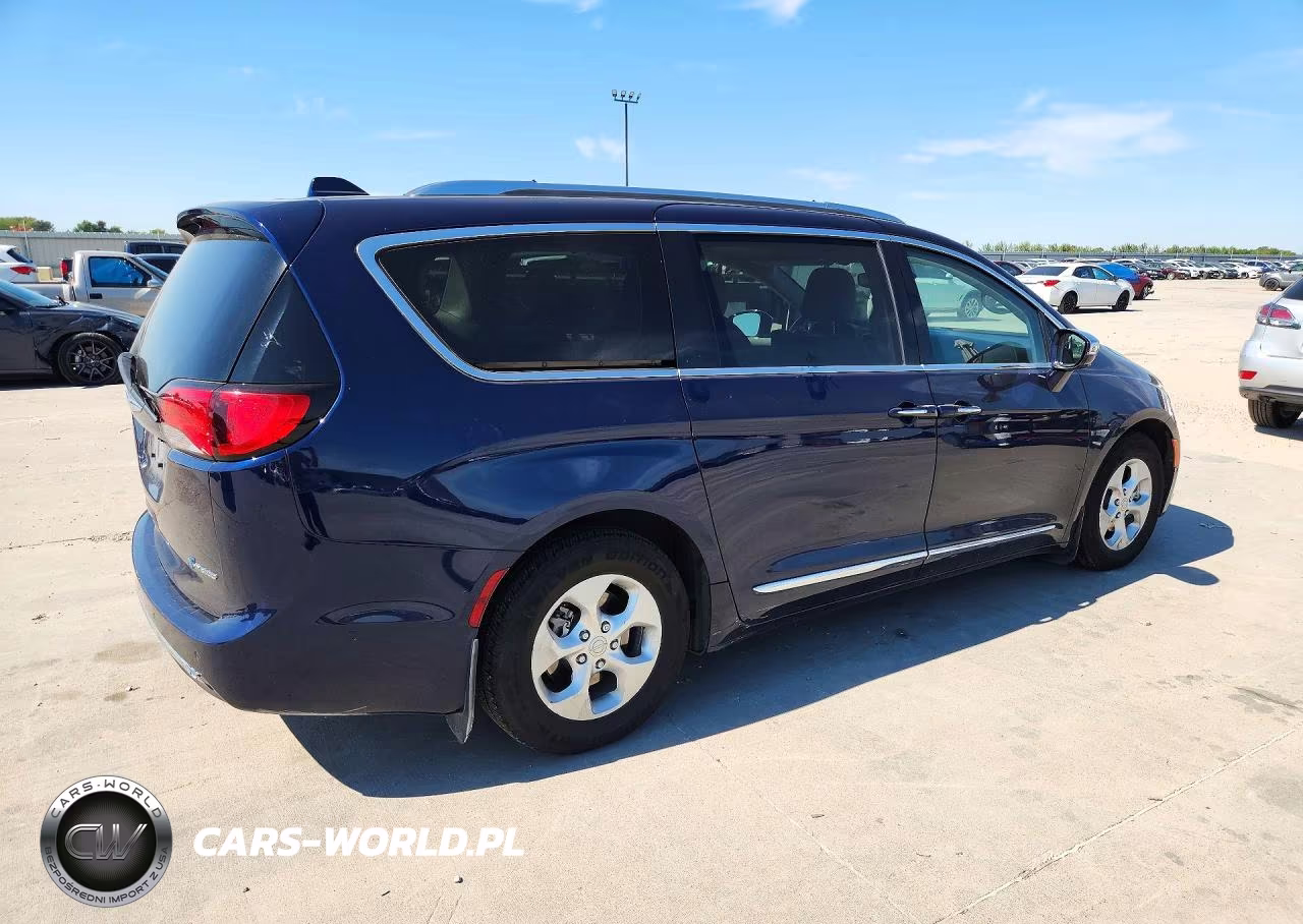 2017 Chrysler Pacifica Ehybrid Platinum VIN:2C4RC1N77HR782678 - 3
