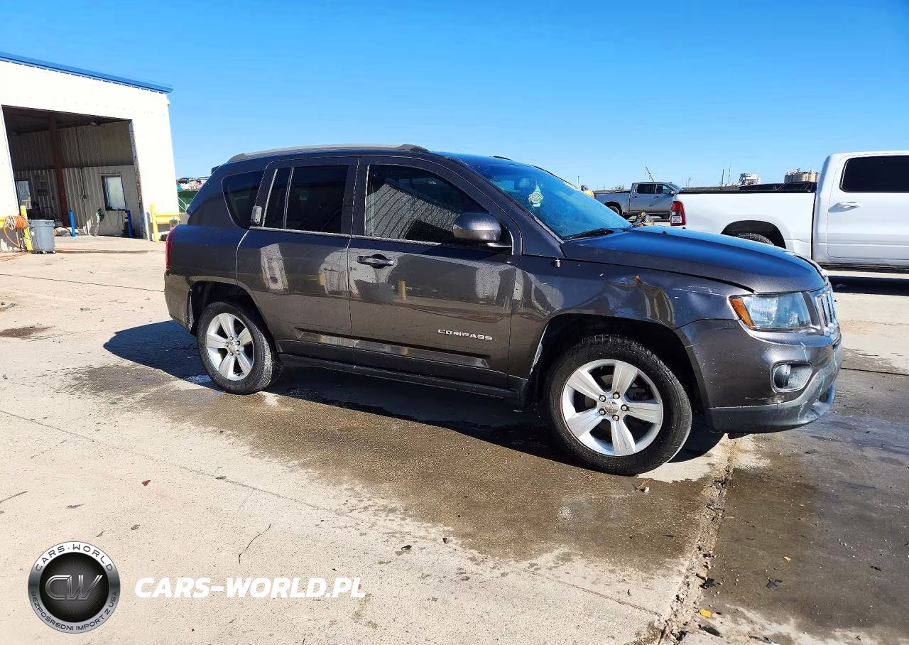 2017 Jeep Compass Latitude VIN:1C4NJDEB3HD204655 - 4