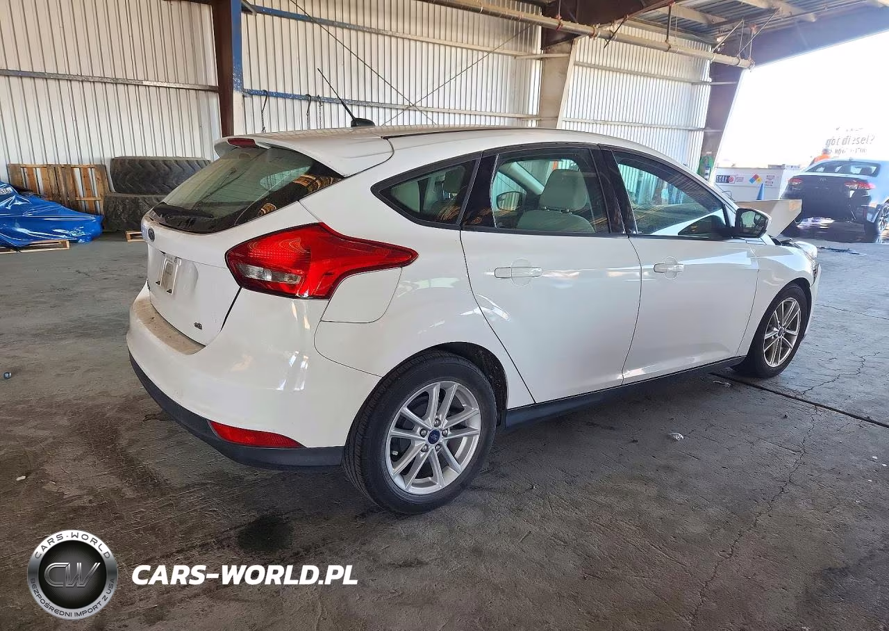 2018 Ford Focus Se VIN:1FADP3K27JL282902 - 3