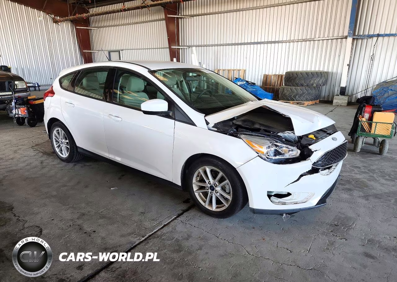 2018 Ford Focus Se VIN:1FADP3K27JL282902 - 4